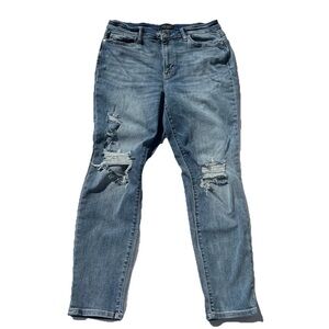 Judy Blue Los Angeles Distressed Boyfriend Jeans